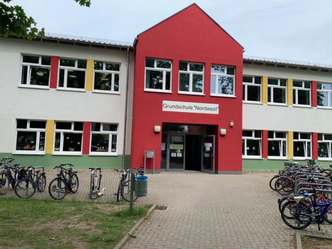 schule_eingang.jpg